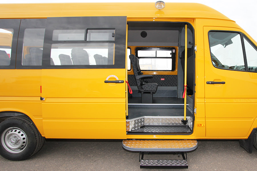 Школьные автобусы производства ПКФ «Луидор» вошли в партию автомобилей для гуманитарной помощи Молдове